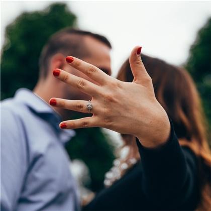 女人梦见两个婴儿,中年女人做梦梦见两个孩子