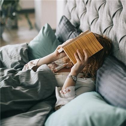 女人梦见白蛇是胎梦吗,女人梦见白蛇是胎梦吗,梦见一条白蛇跑得很快